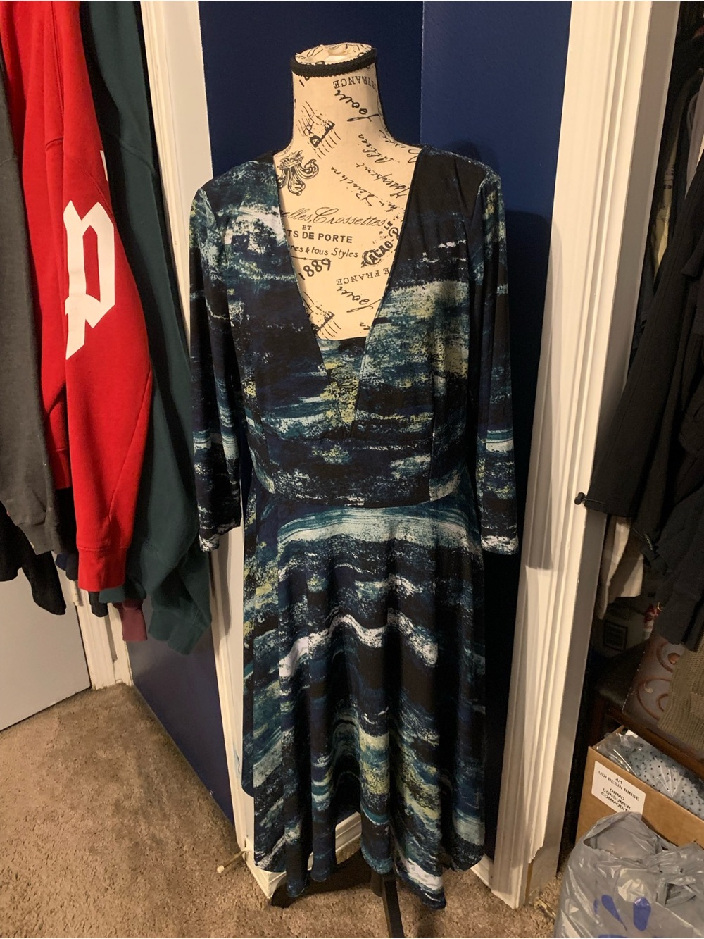 Vera Wang Navy and Teal Abstract V-Neck Long Sleeve Dress